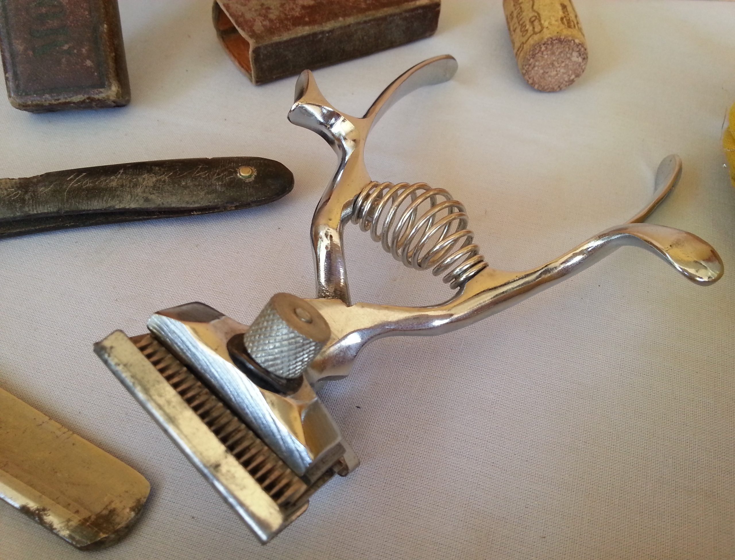 maquinilla-corte-de-pelo-y-navaja-piezas-antiguas-de-barbero-old-hairdressing-machines-2.jpg