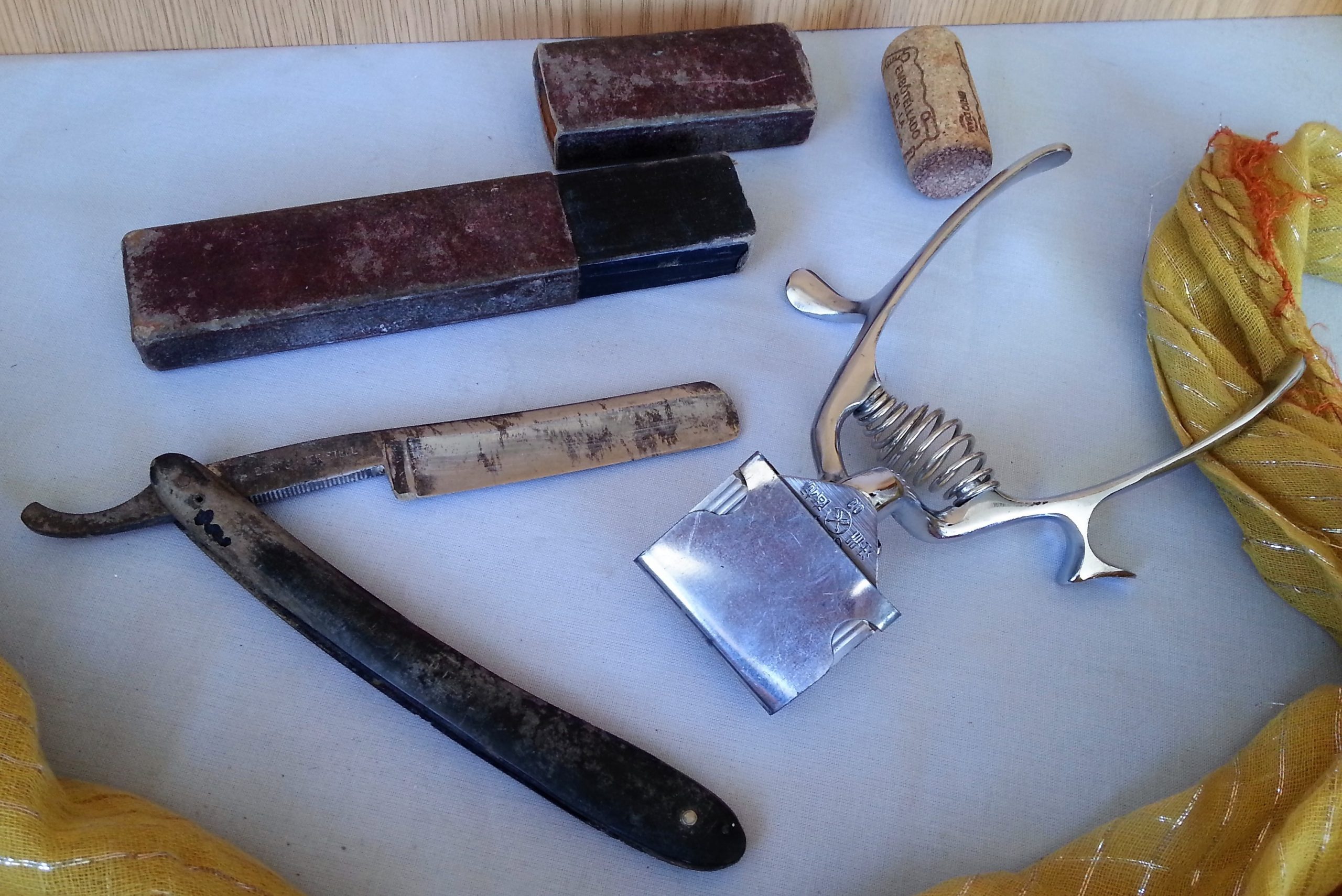 maquinilla-corte-de-pelo-y-navaja-piezas-antiguas-de-barbero-old-hairdressing-machines-3.jpg