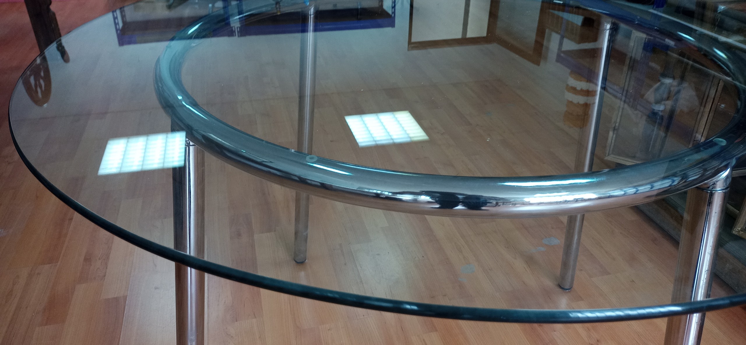 mesa-de-oficina-o-salon-actual-tapa-de-vidrio-redonda-1.jpg