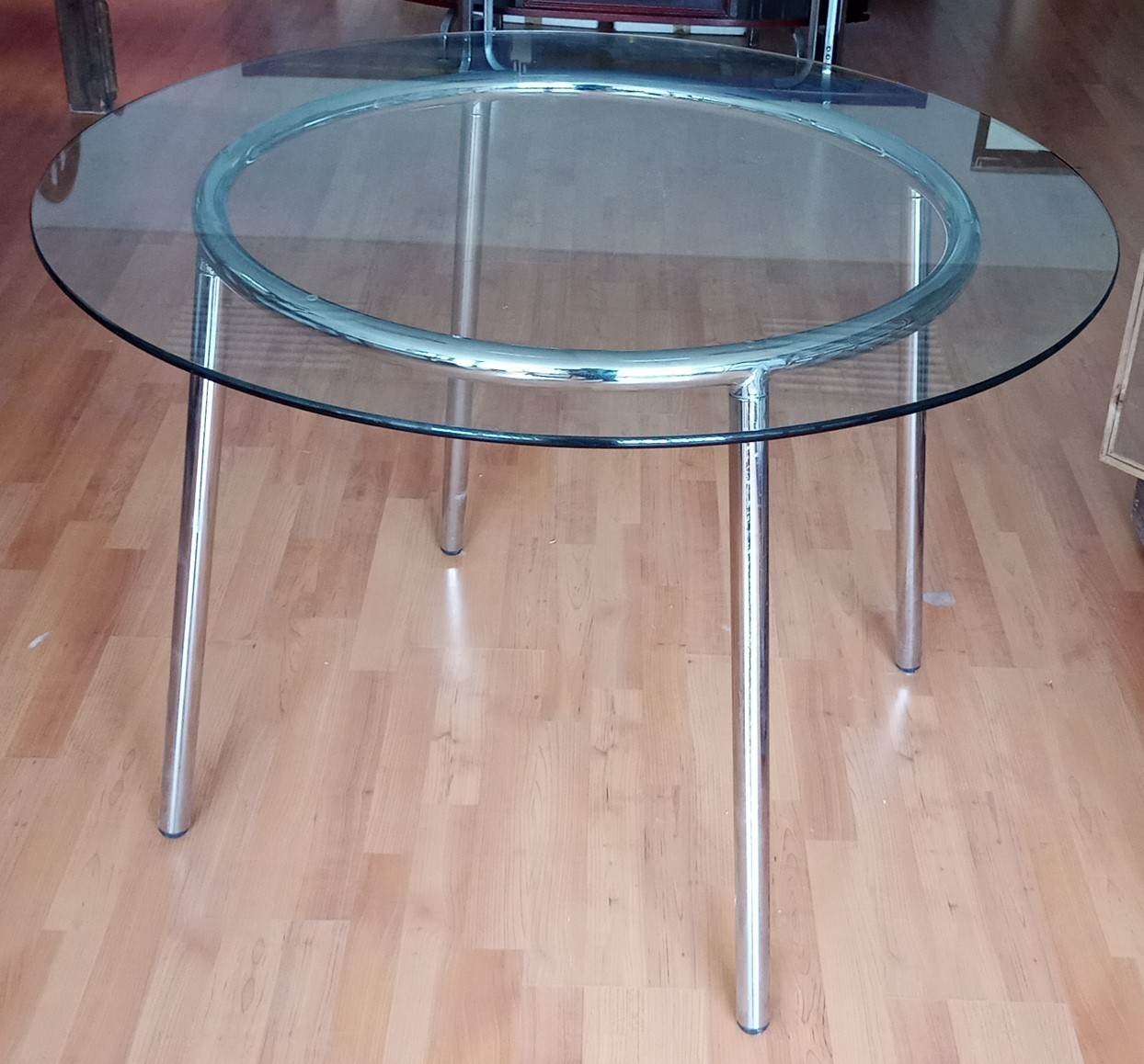 mesa-de-oficina-o-salon-actual-tapa-de-vidrio-redonda-5.jpg
