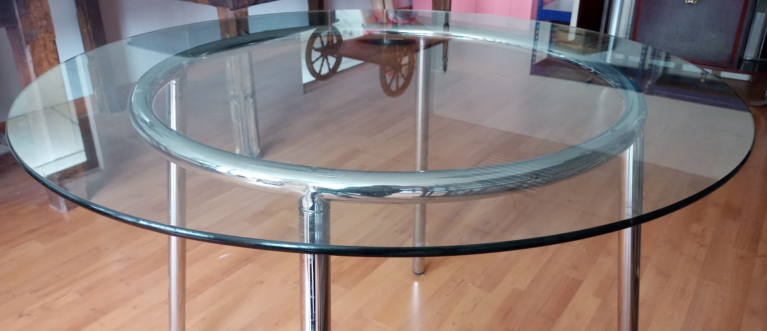 mesa-de-oficina-o-salon-actual-tapa-de-vidrio-redonda-7.jpg