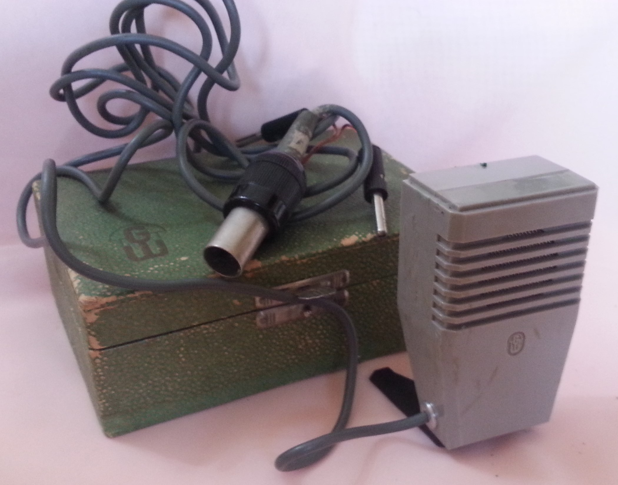 microfono-vintage-anos-70-emblematicoaparato-1.jpg