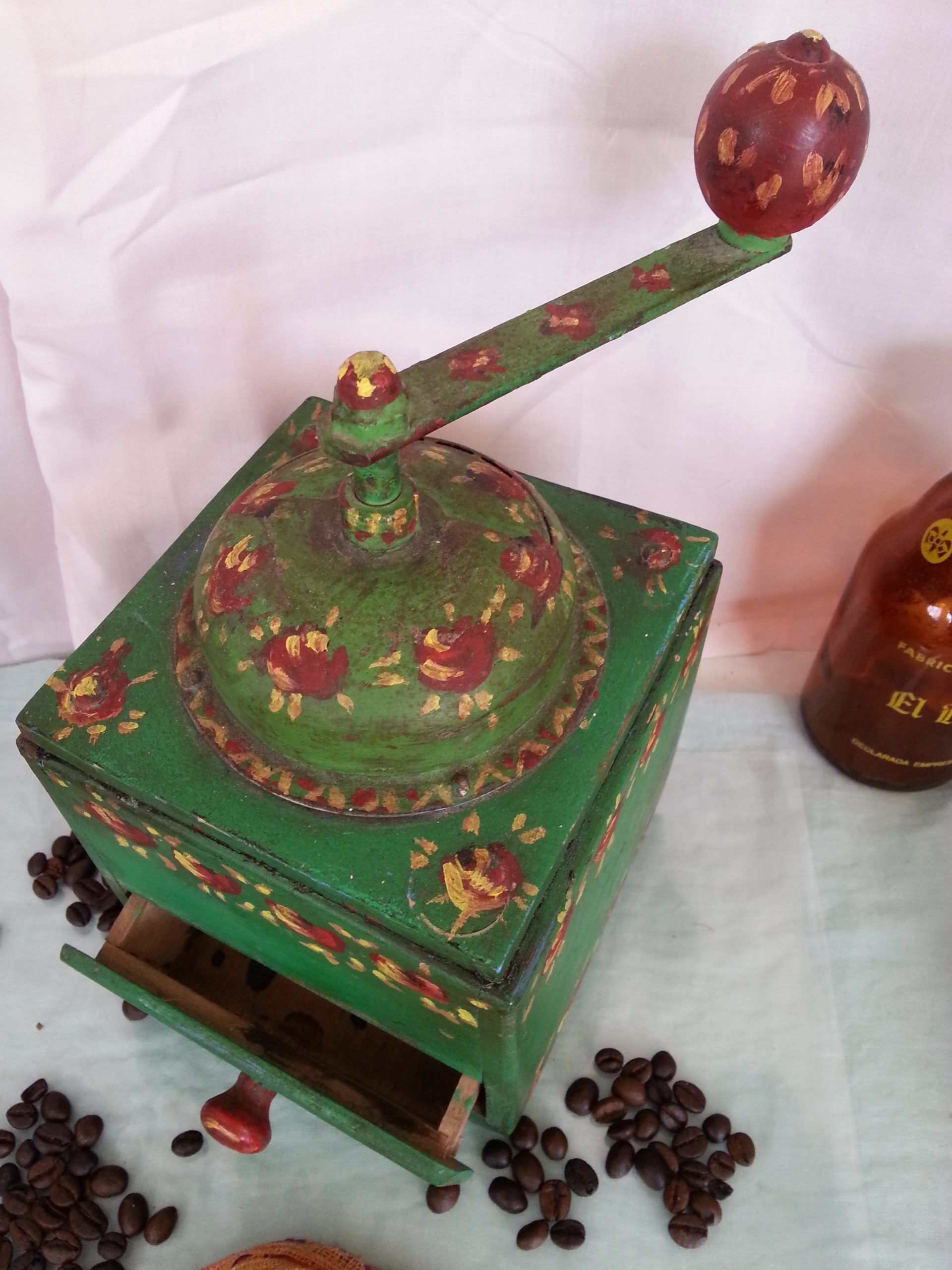 molinillo-de-cafe-vintage-decorado-a-mano-1.jpg