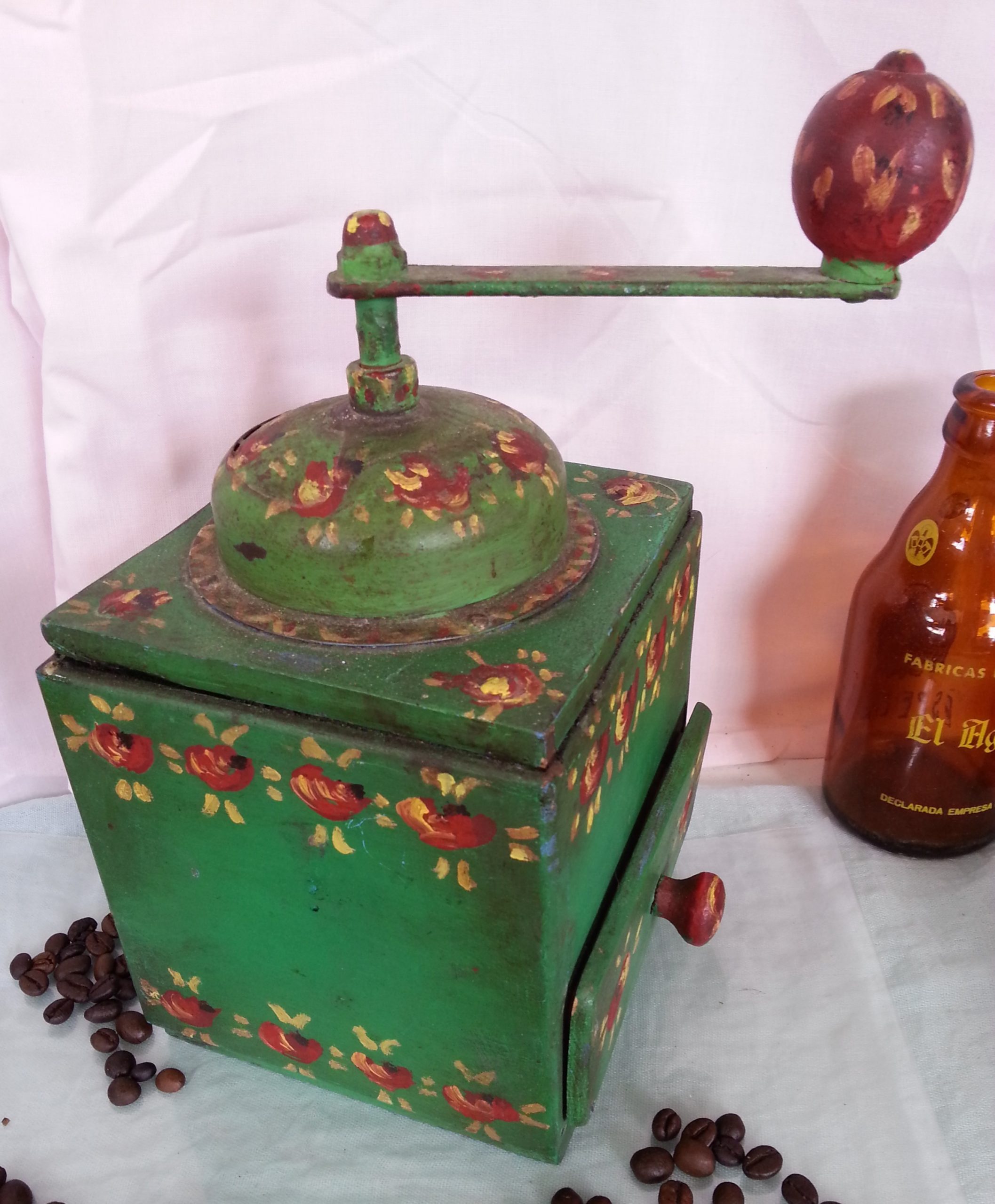 molinillo-de-cafe-vintage-decorado-a-mano-3.jpg