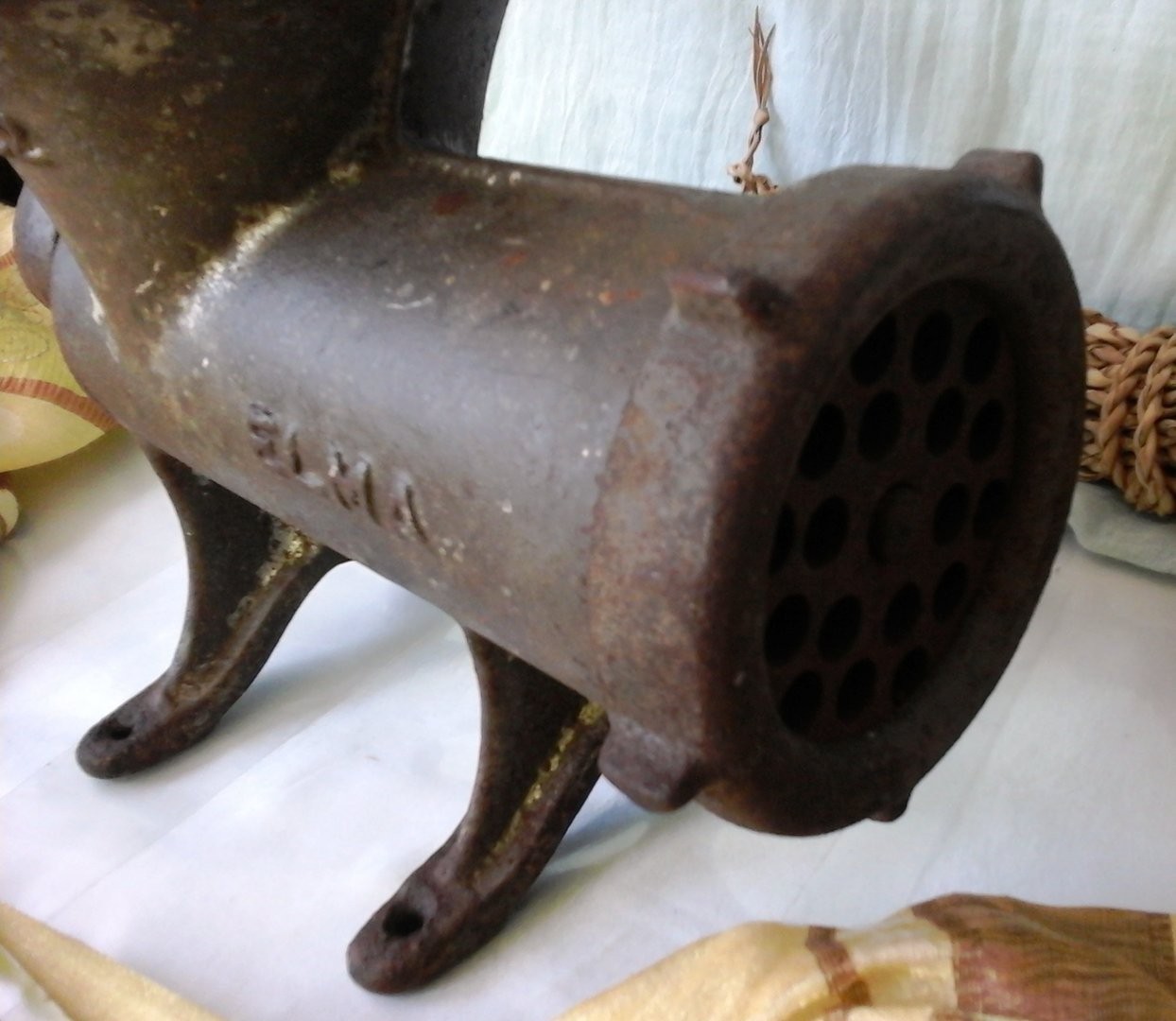 picadora-de-carne-marca-elma-n-22-vieja-maquina-todavia-util-3.jpg