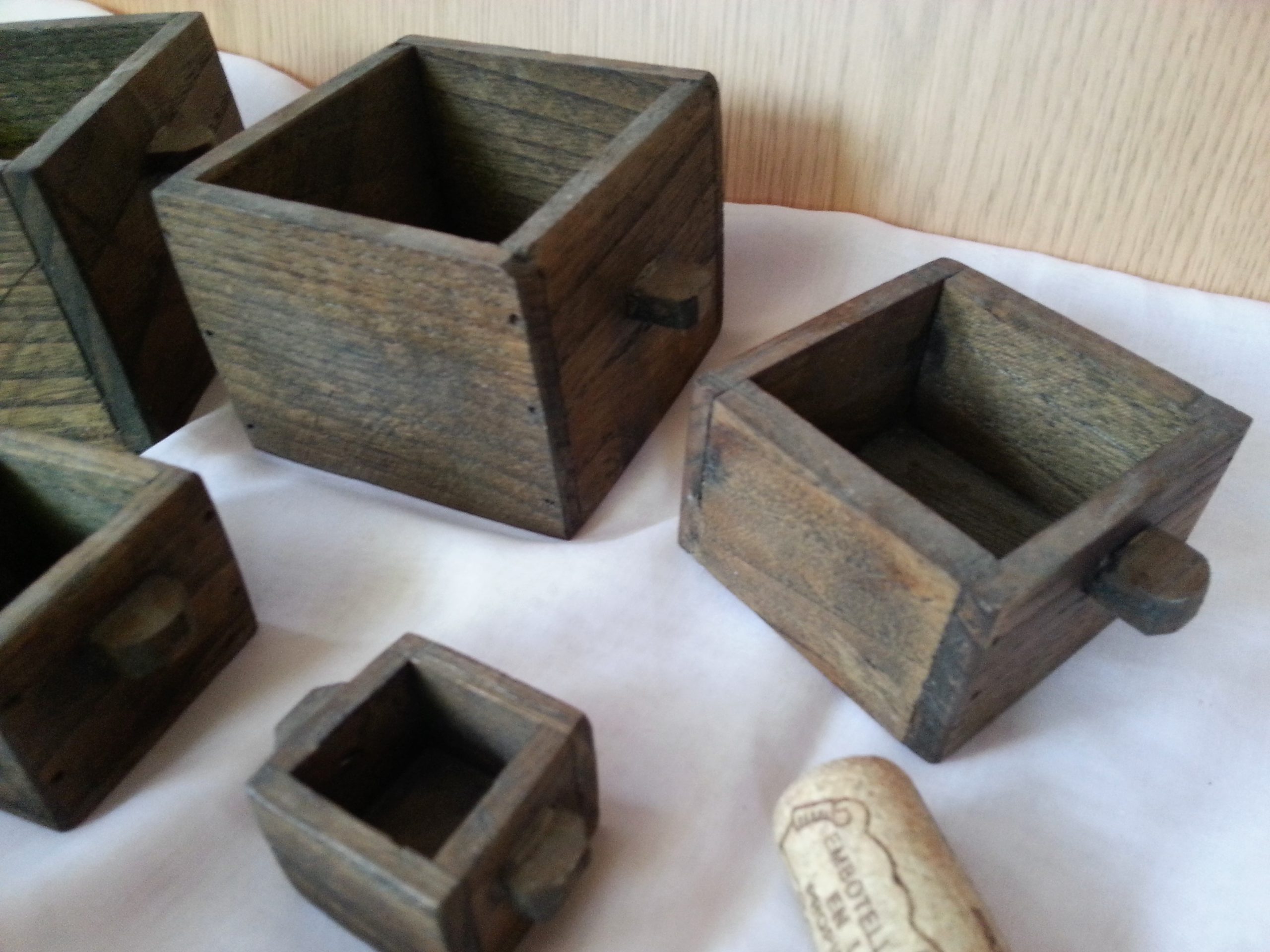 viejas-medidas-de-madera-para-el-grano-en-madera-emblematicas-5-piezas-3.jpg