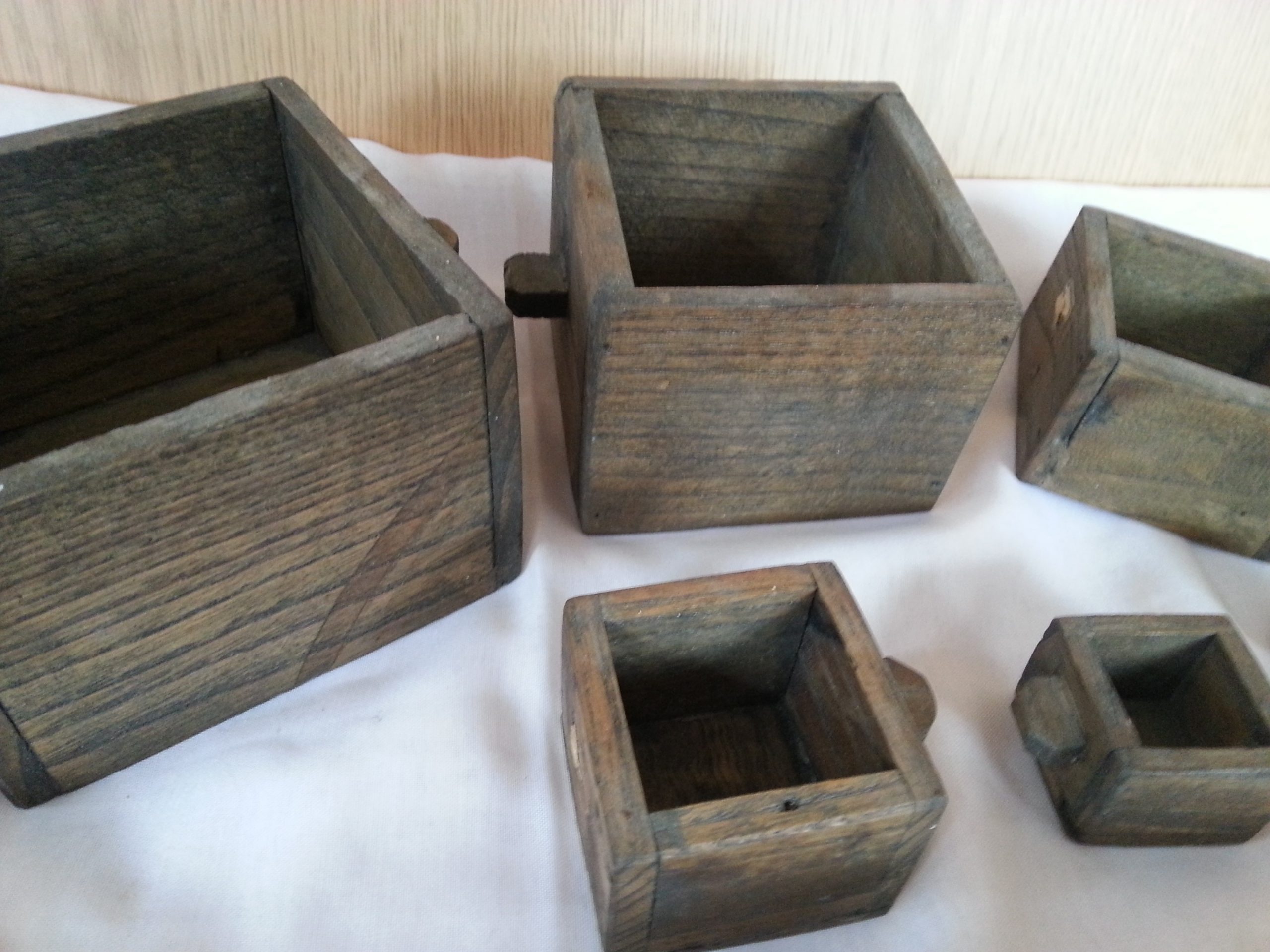 viejas-medidas-de-madera-para-el-grano-en-madera-emblematicas-5-piezas-4.jpg