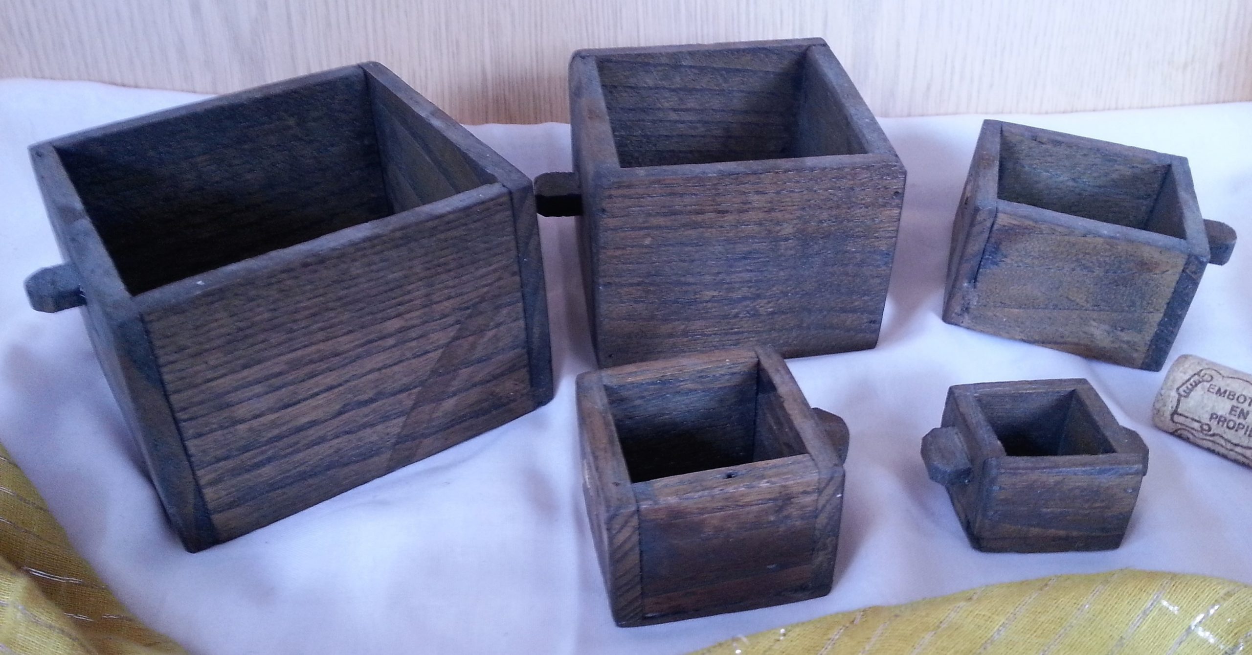 viejas-medidas-de-madera-para-el-grano-en-madera-emblematicas-5-piezas.jpg