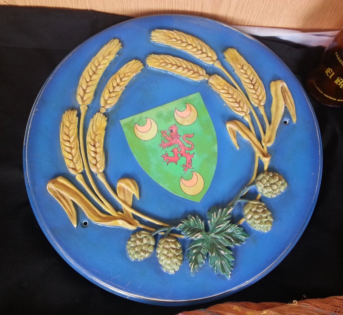 viejo-grifo-de-cerveza-lujo-oro-de-coleccion-1.jpg