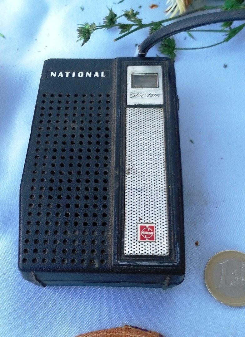 viejo-transistor-radio-marca-national.jpg