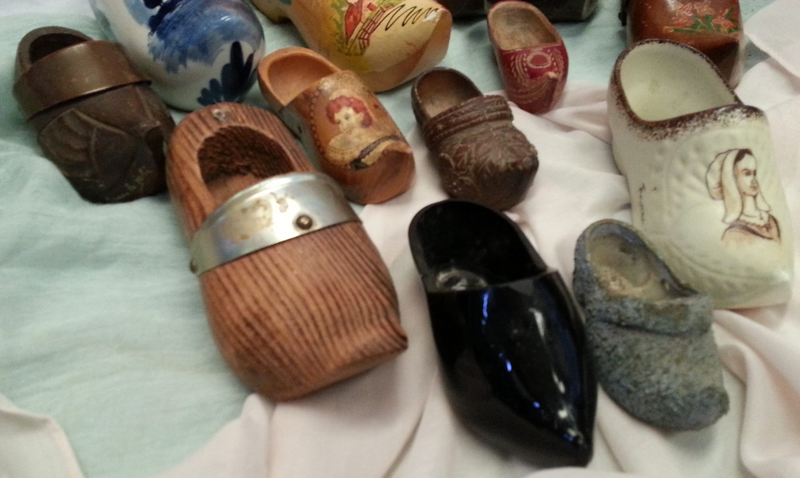 zuecos-en-miniatura-coleccion-de-12-unidades-de-diferentes-paises-2.jpg