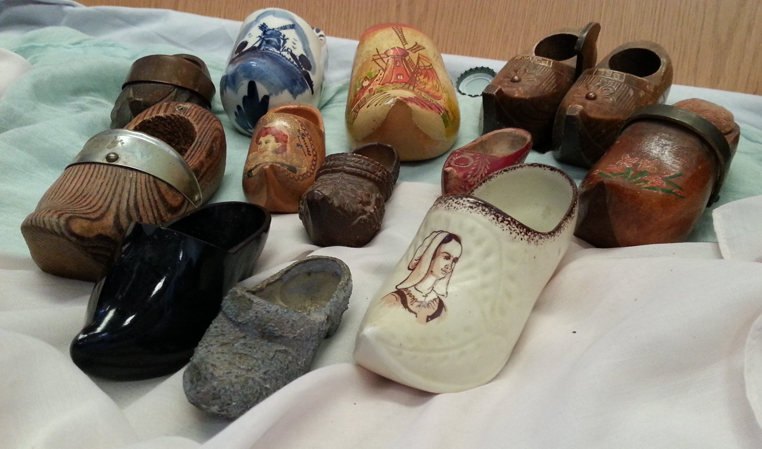 zuecos-en-miniatura-coleccion-de-12-unidades-de-diferentes-paises-5.jpg