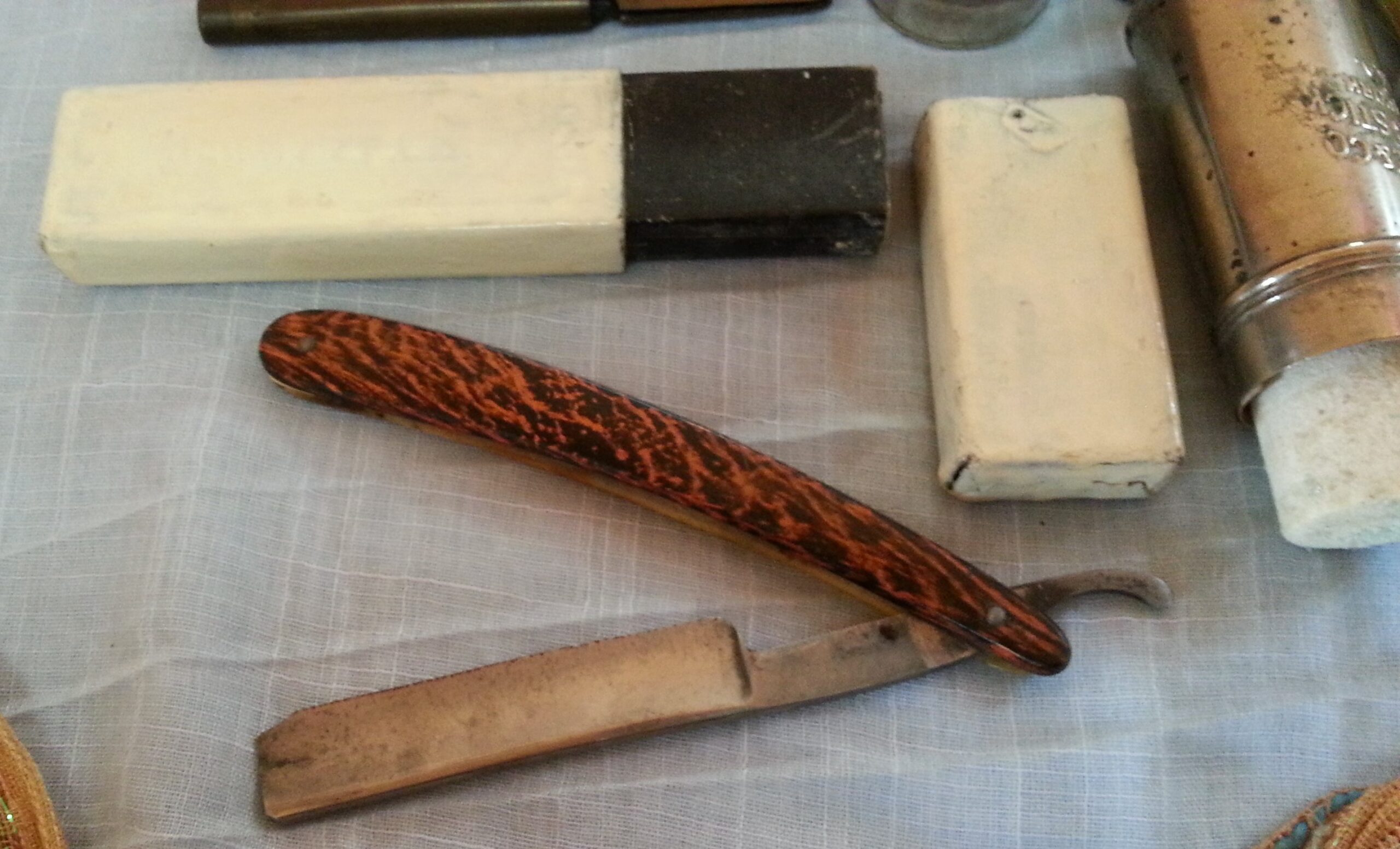barberia-conjunto-de-utensilios-antiguos-de-barbero-11.jpg