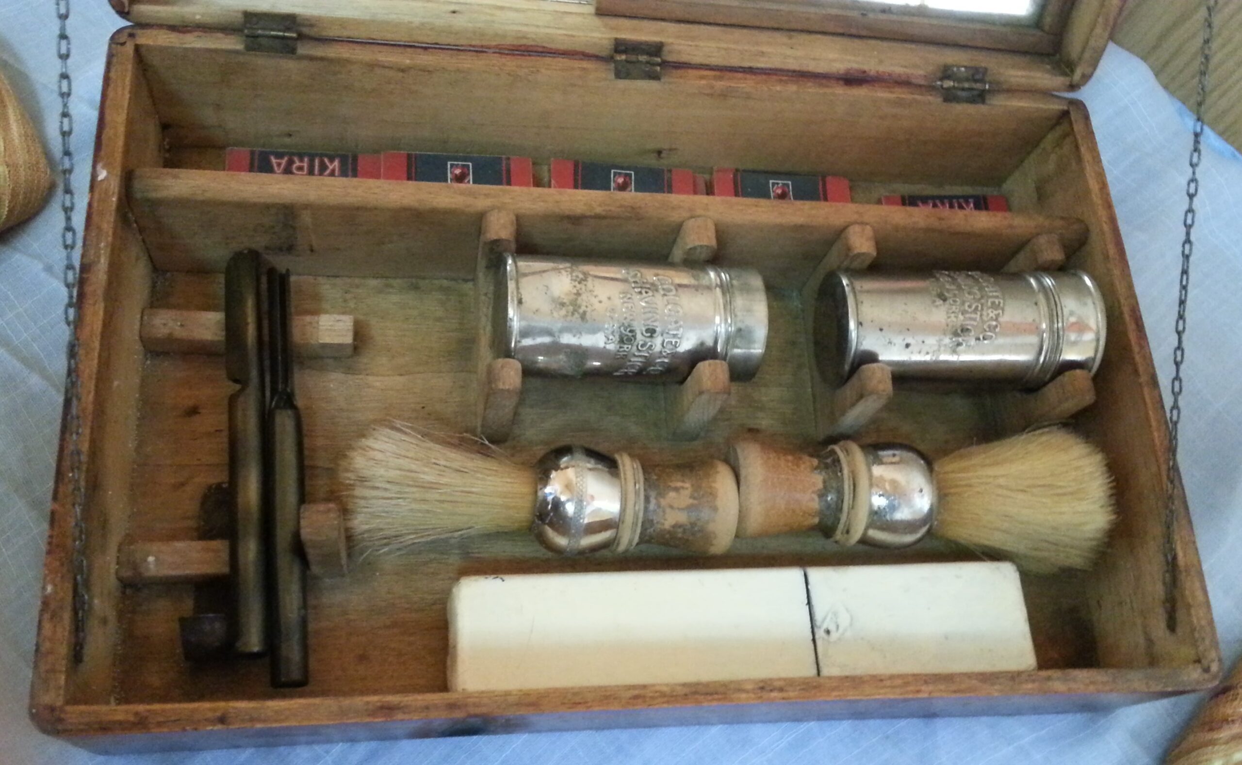 barberia-conjunto-de-utensilios-antiguos-de-barbero-3.jpg