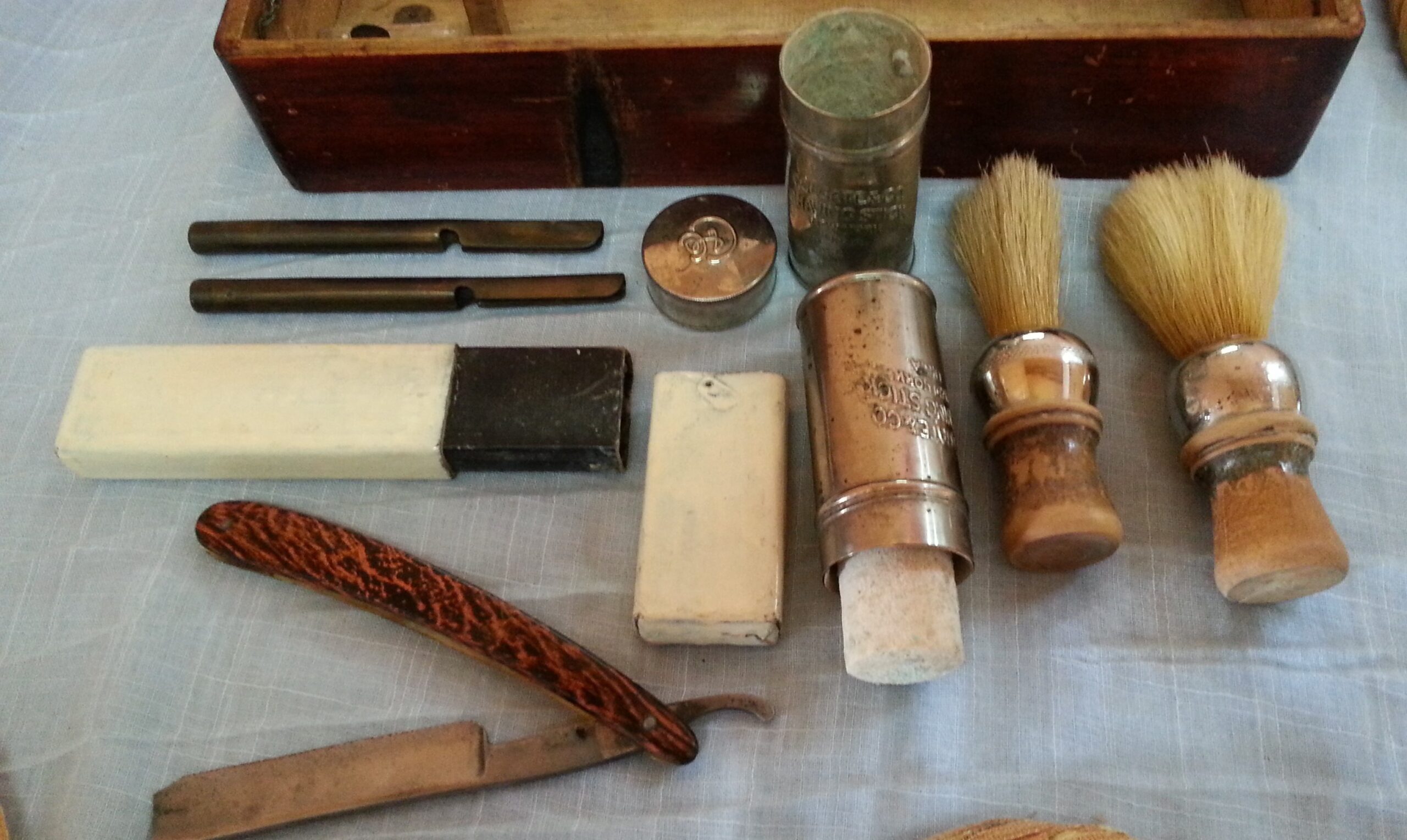 barberia-conjunto-de-utensilios-antiguos-de-barbero-6.jpg