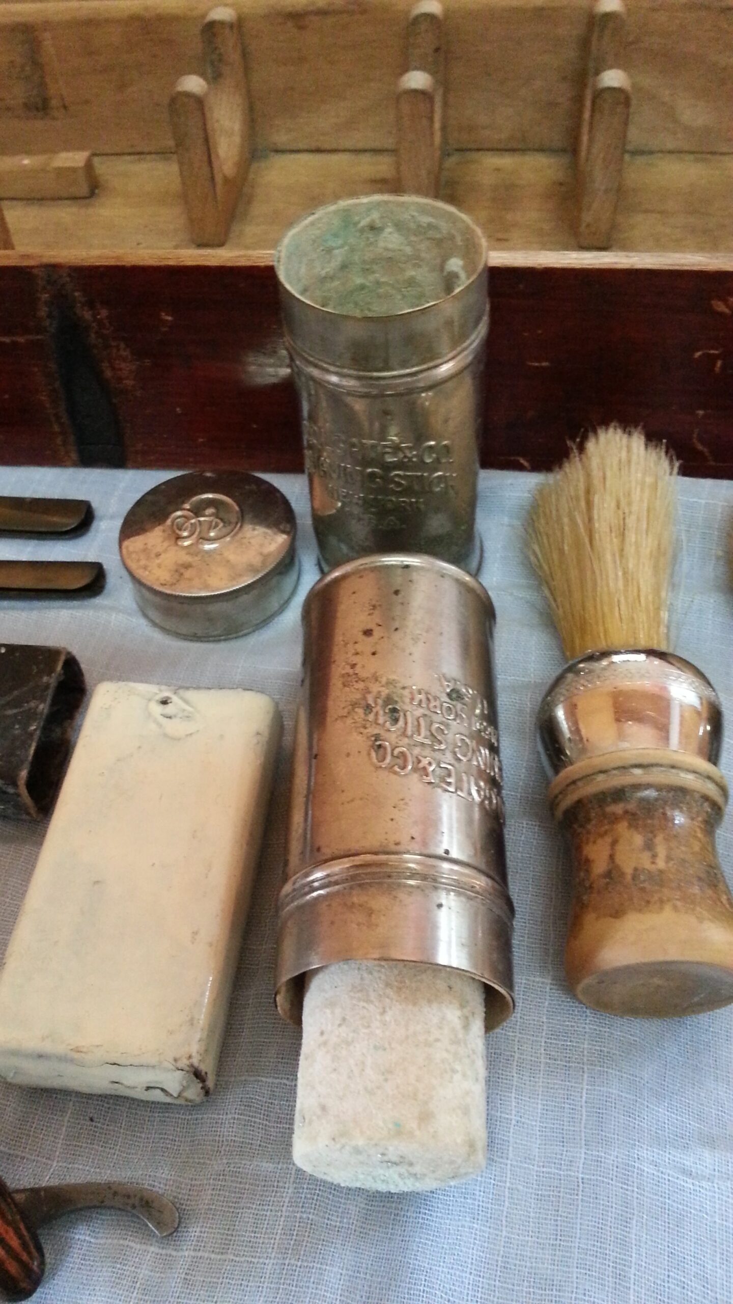 barberia-conjunto-de-utensilios-antiguos-de-barbero-8.jpg
