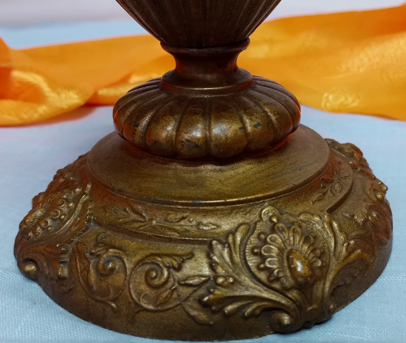 caliz-en-metal-dorado-origen-espanol-vieja-pieza-2.jpg