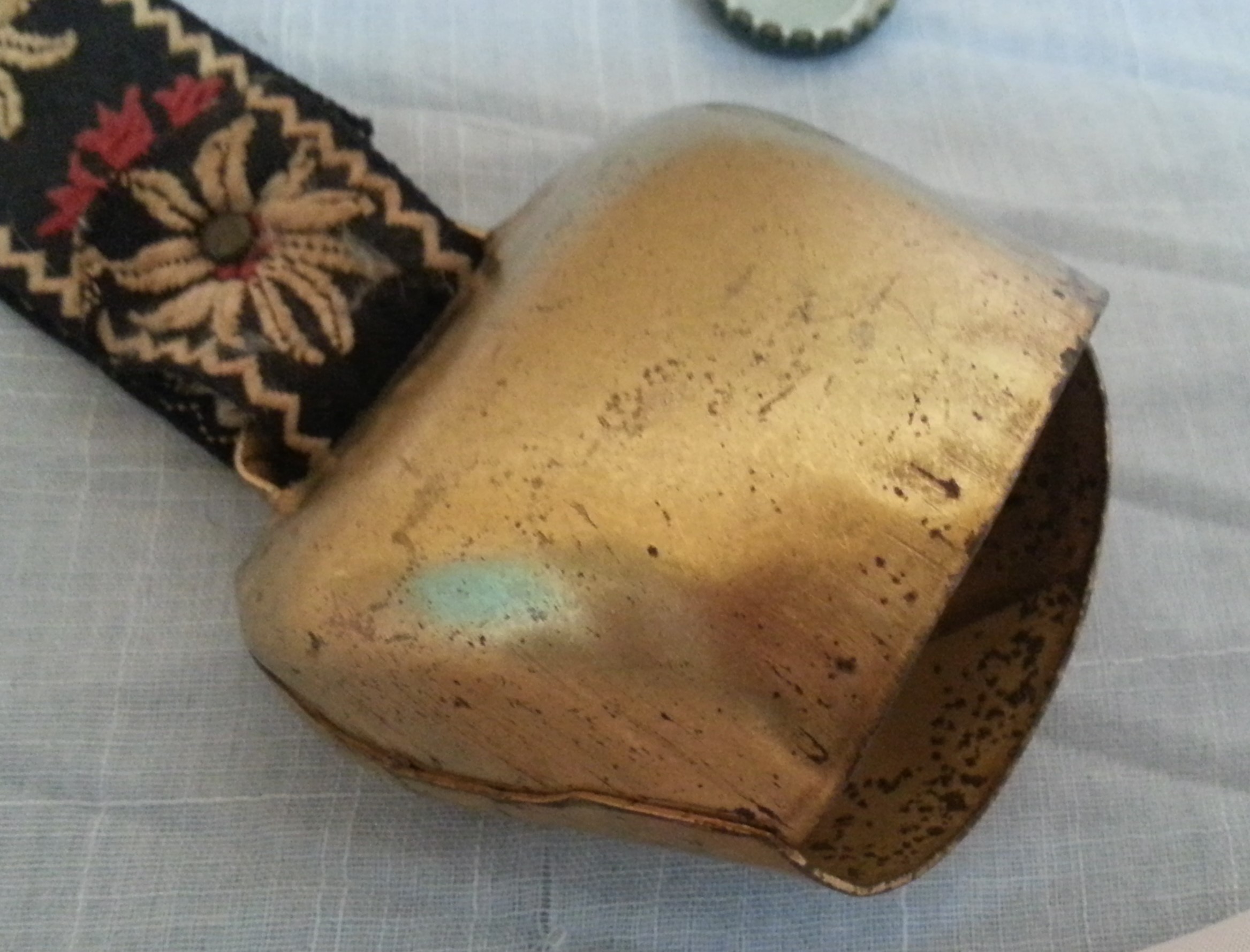cascabel-cencerro-en-metal-dorado-origen-holandes-2.jpg