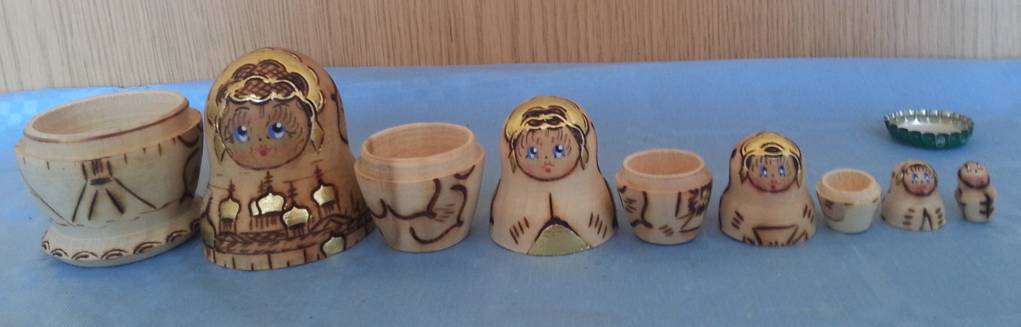 matrioska-munecas-rusas-artesania-en-madera-y-pintada-a-mano.jpg