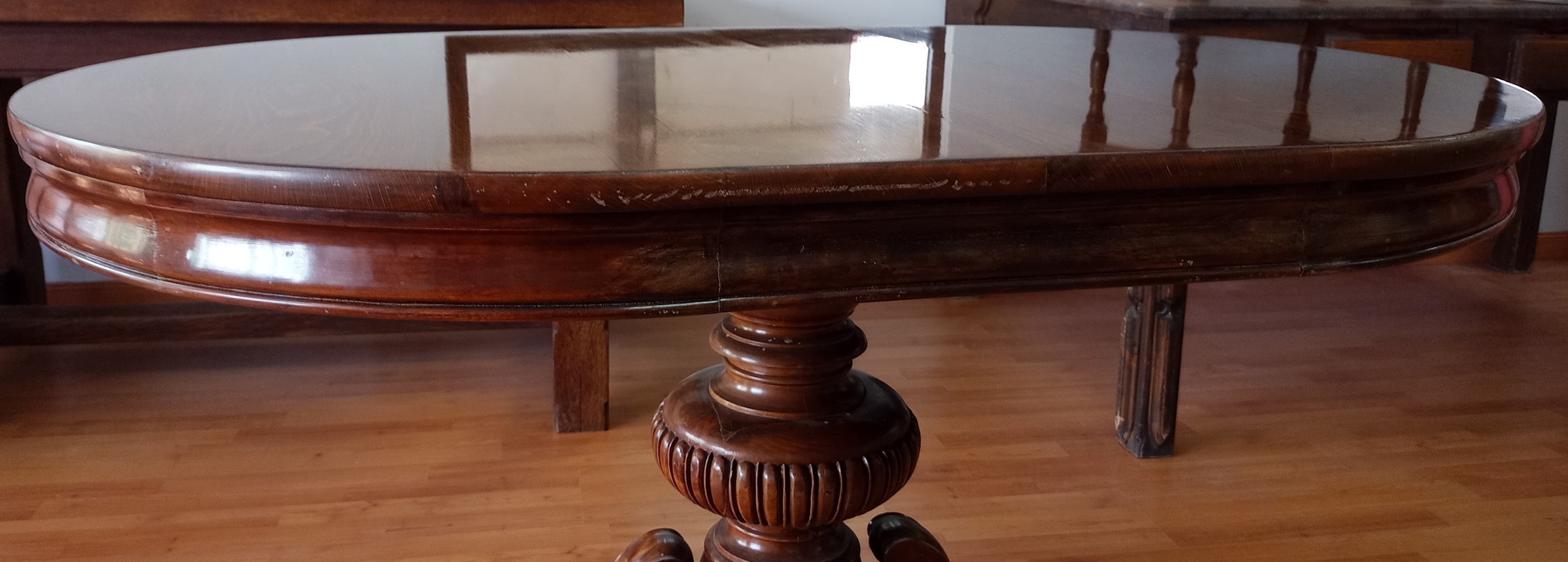 mesa-mesa-velador-mastil-en-madera-torneadas-tapa-en-buen-estado-9.jpg