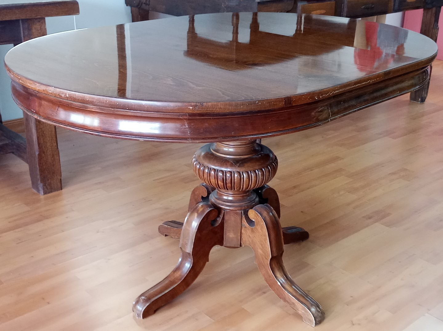 mesa-mesa-velador-mastil-en-madera-torneadas-tapa-en-buen-estado.jpg