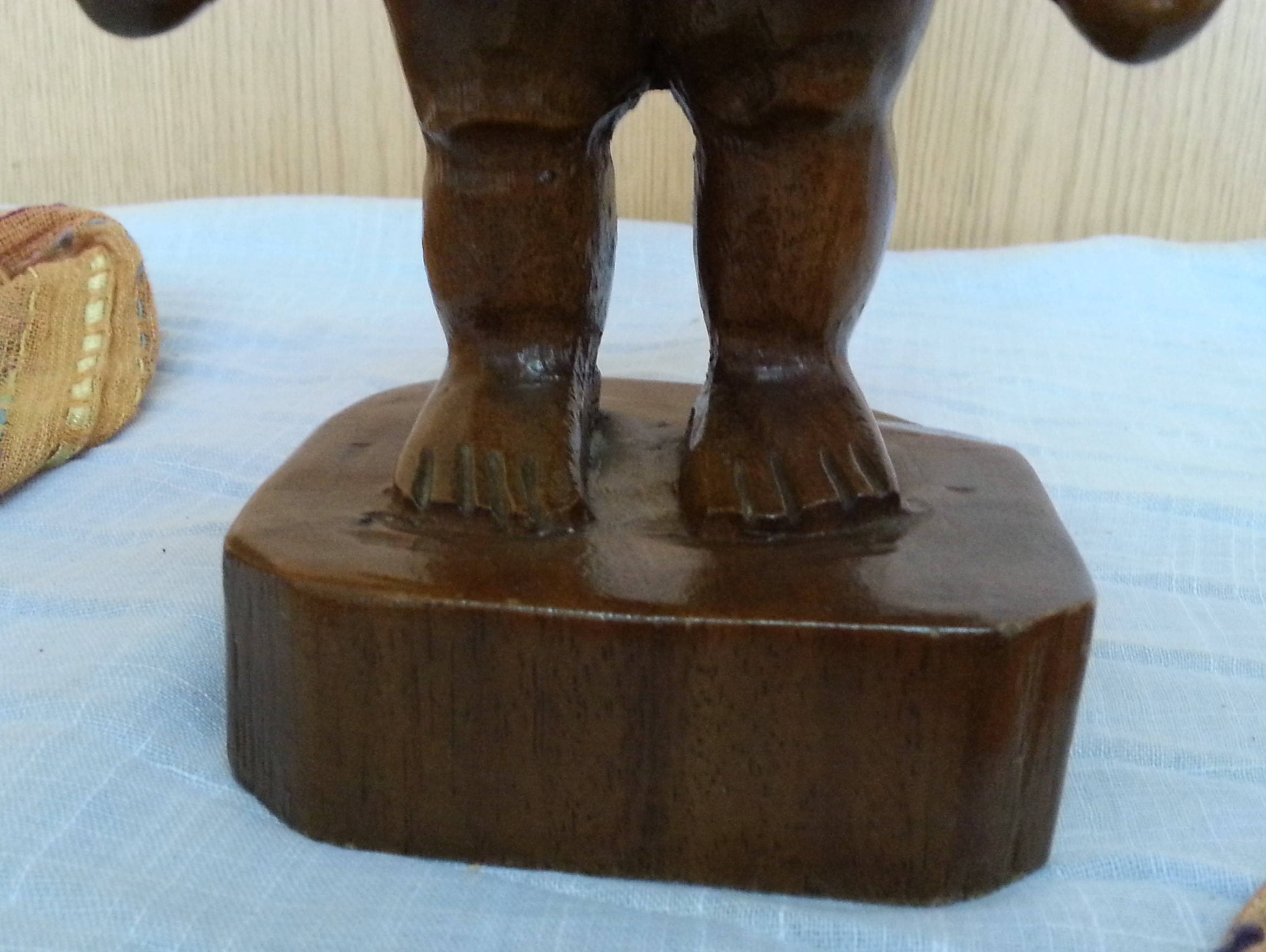 mujer-africana-de-grandes-pechos-escultura-en-madera-origen-cubano-erotica-2.jpg
