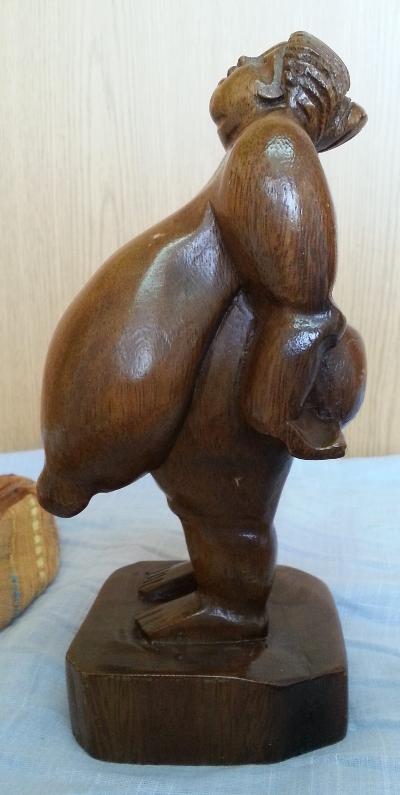 mujer-africana-de-grandes-pechos-escultura-en-madera-origen-cubano-erotica-5.jpg